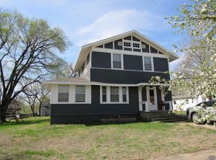 320 W 7th St, Lyndon, KS 66451