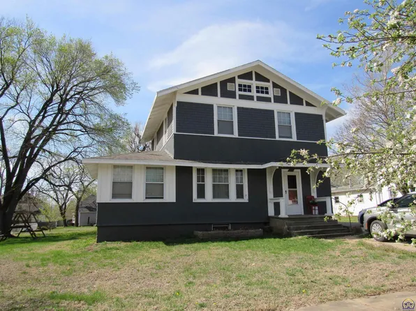 320 W 7th St, Lyndon, KS 66451
