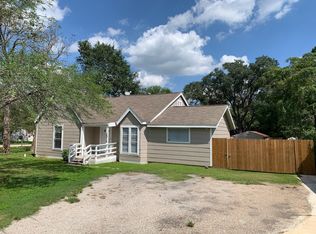 1318 Saunders St, Waller, TX 77484