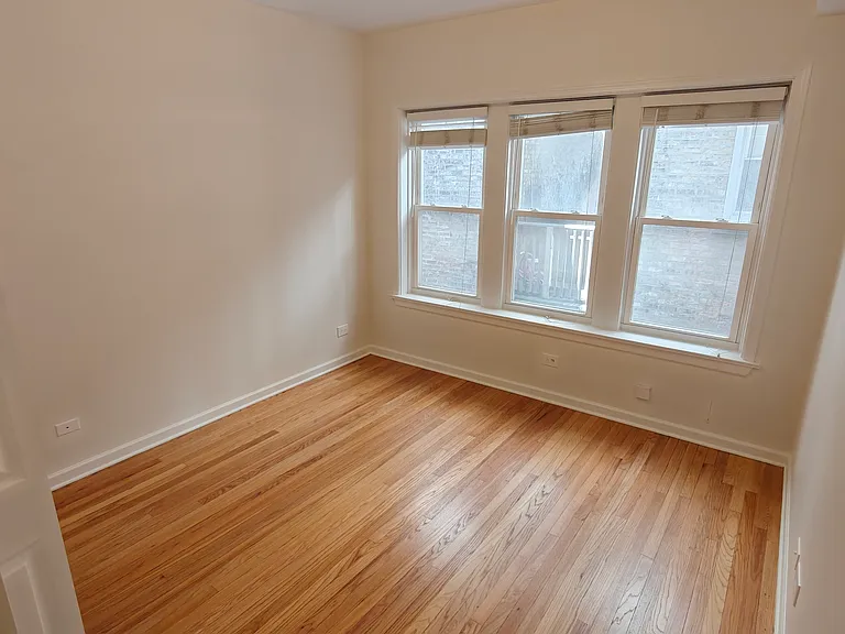 4946 N Ridgeway Ave #2 — Photo 9