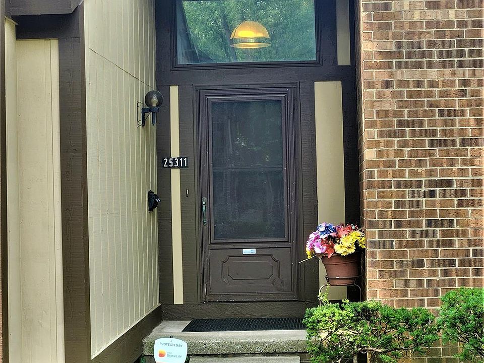 1st image of 25311 Greenbrooke Dr #11