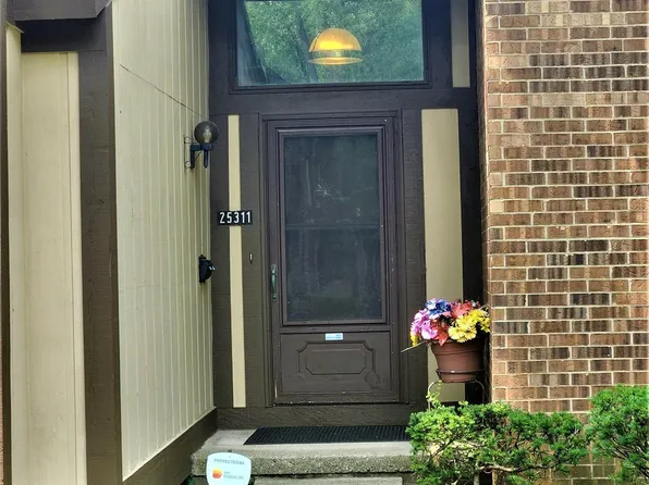 25311 Greenbrooke Dr #11, Southfield, MI 48033
