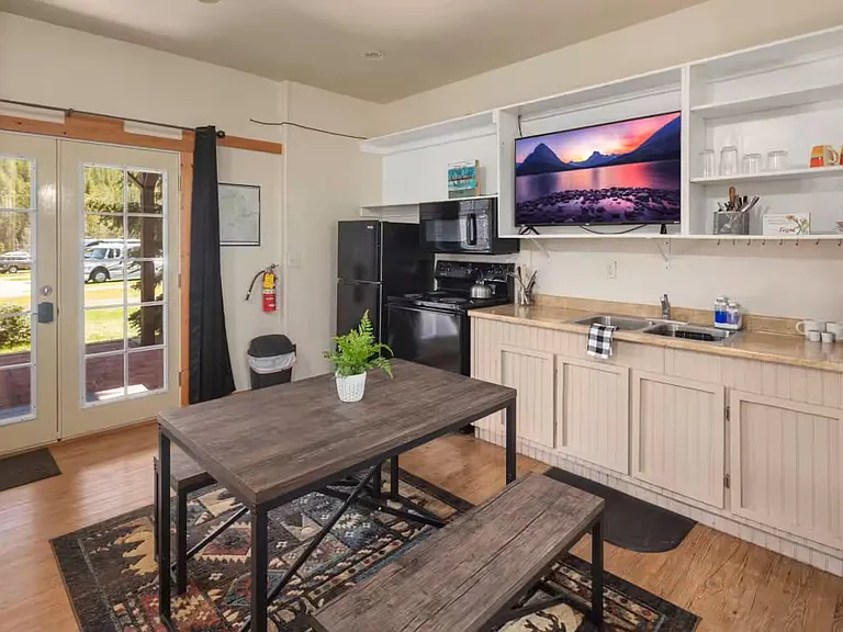 Elk dining/kitchen
