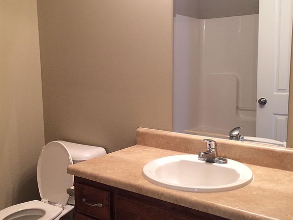 Main hallway full bath