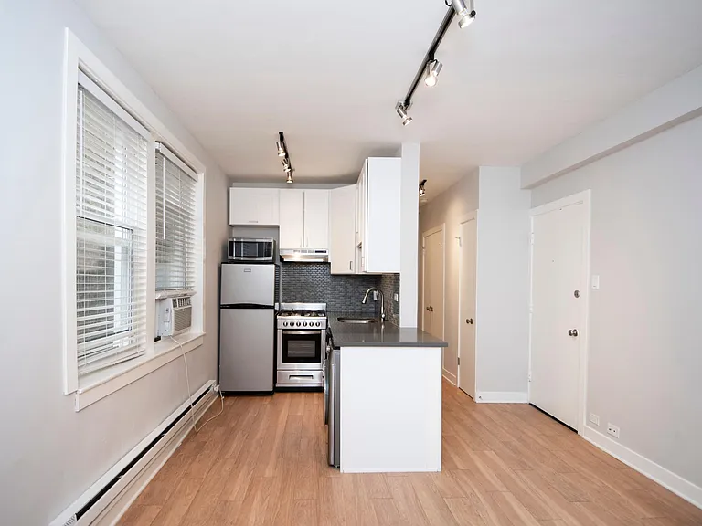 511 W Belmont Ave #26 — Photo 2