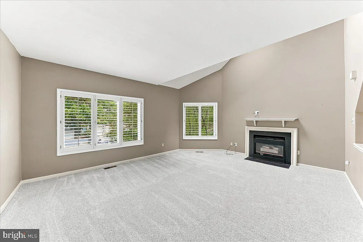 3 bed, 2.5 bath, 1799 sqft, $3,300 — Photo 3