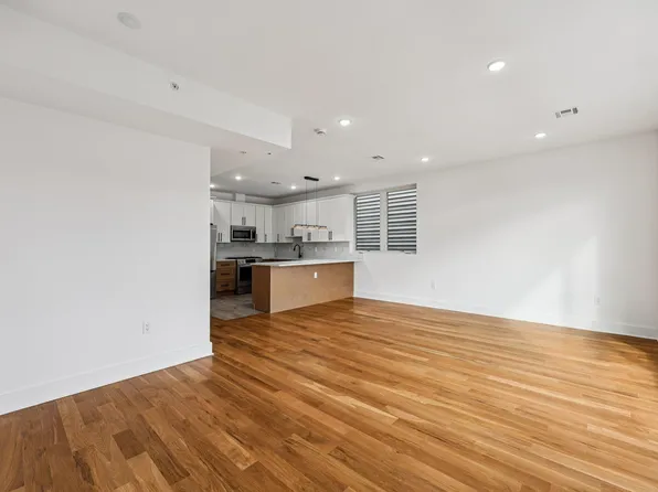 1003 Summit Avenue image 6 of 32