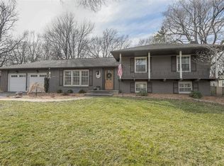 8200 Reeds Ln, Prairie Village, KS 66208