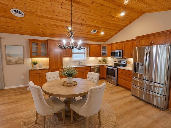 3rd image of 70 Bailey Park Dr