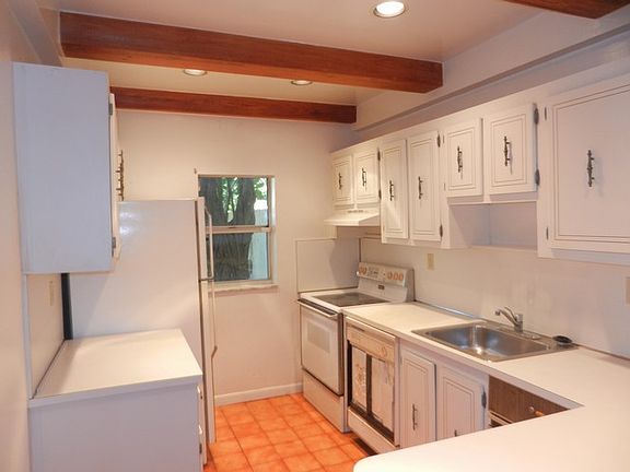 Kitchen w/window