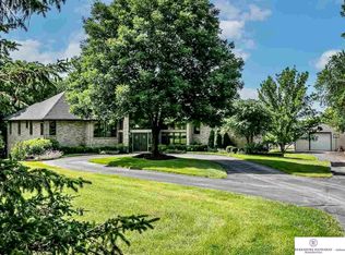 5337 Parsonage Dr, Omaha, NE 68152