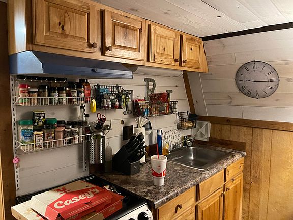 4th image of 372 Mohican Lane