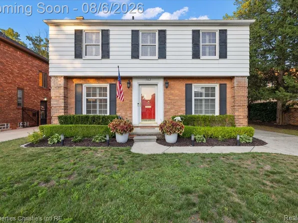 162 Fisher Rd, Grosse Pointe Farms, MI 48230
