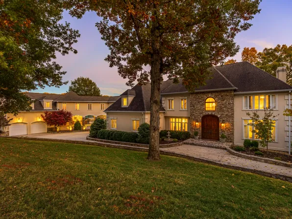 7 Ballard Blf, Signal Mountain, TN 37377