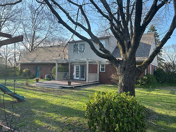 3rd image of 1921 Crossman Dr