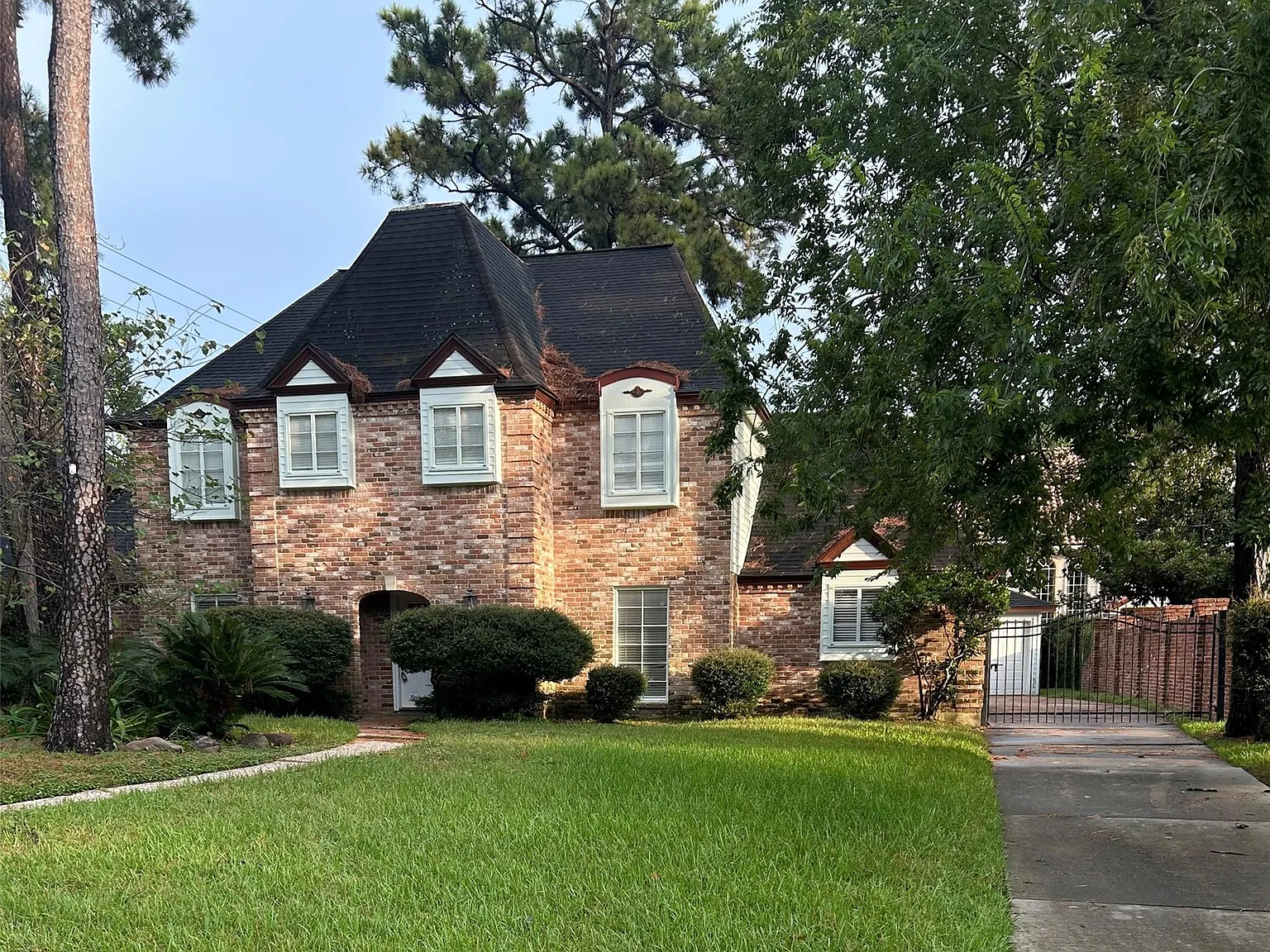 5 bed, 2.5 bath, 3124 sqft, $2,350 — Photo 1