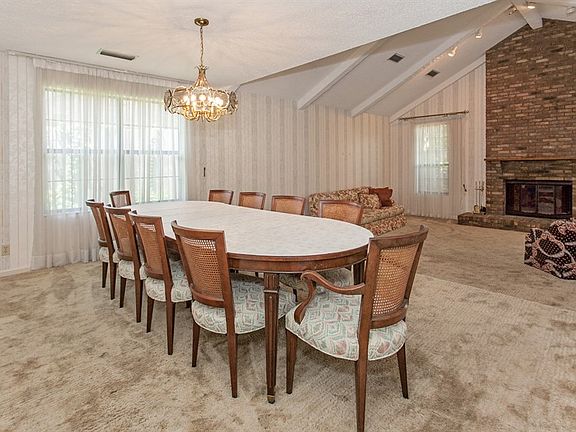 5th image of 2922 Bernice Ct