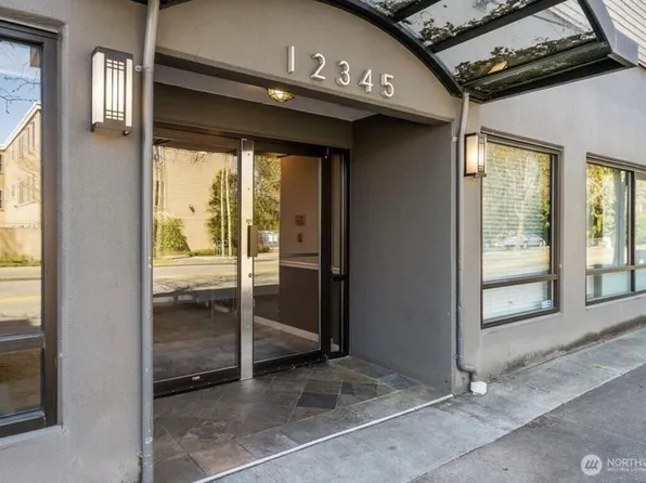 12345 Roosevelt Way NE #305, Seattle, WA 98125