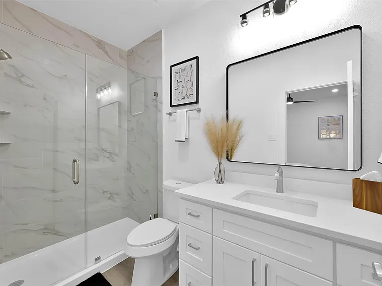 211 S 5th St #B — Photo 8