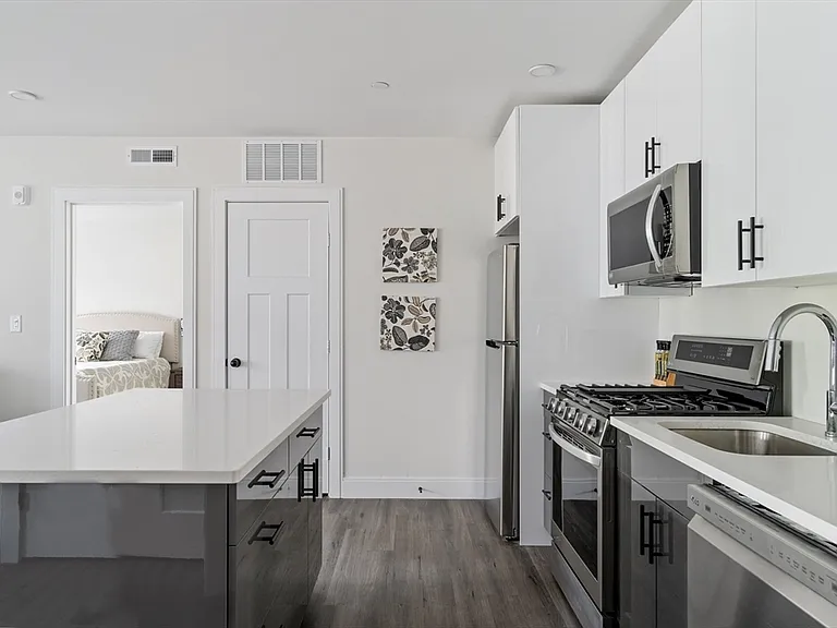 316 Belgrade Ave #201 — Photo 6
