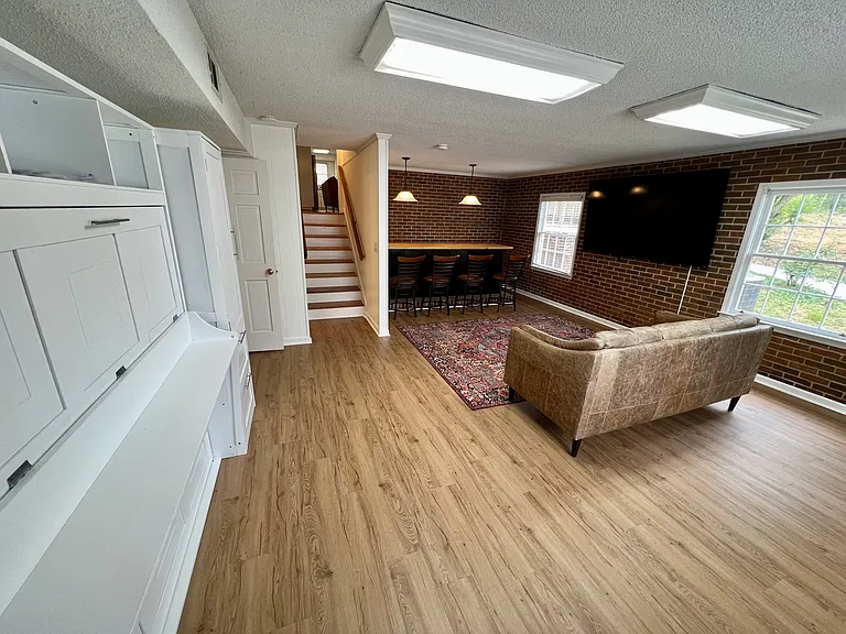 605 Regent Rd — Photo 17