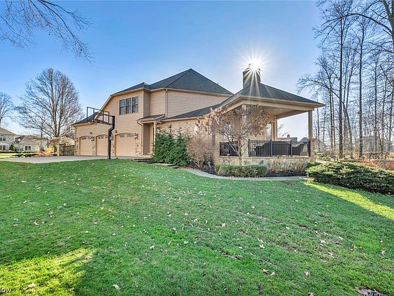 5th image of 1786 Bur Oak Dr