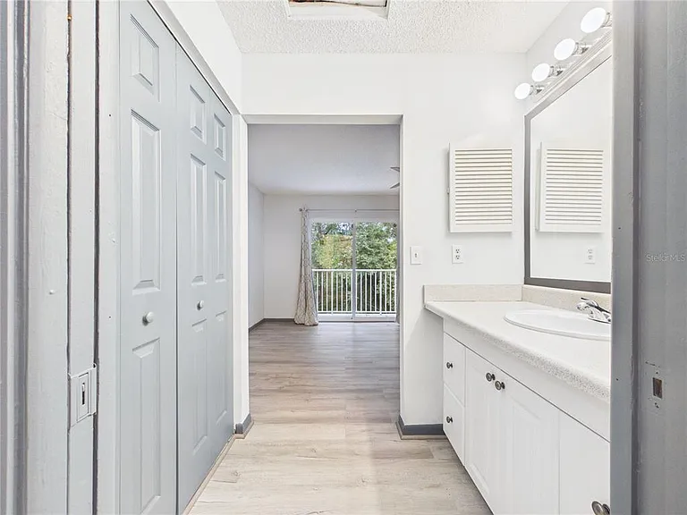11239 Cedar Hollow Ln — Photo 28