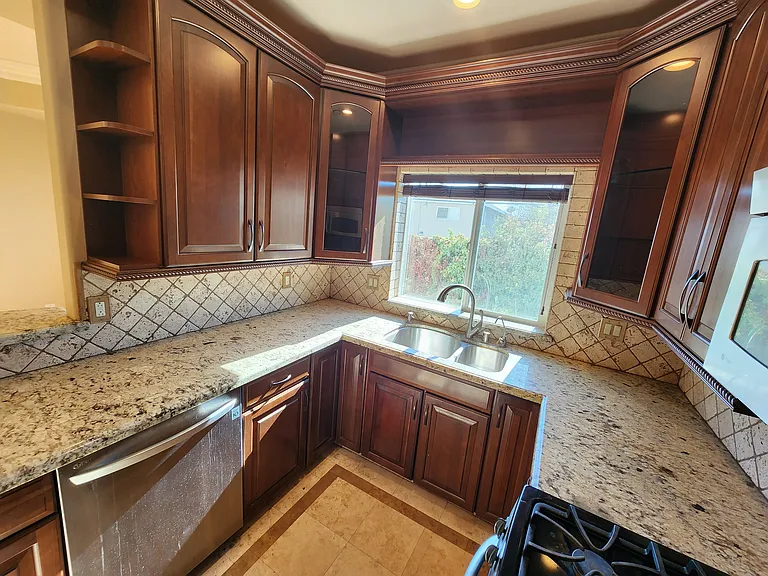 13620 Valerio St #10 — Photo 19
