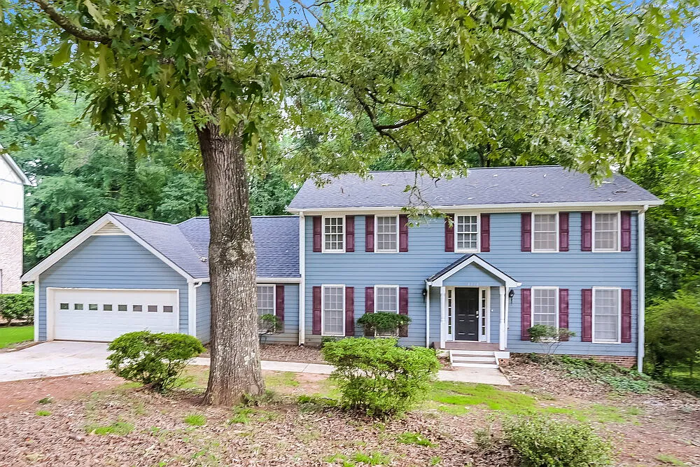 4 bed, 3.0 bath, 2642 sqft, $2,305 — Photo 1