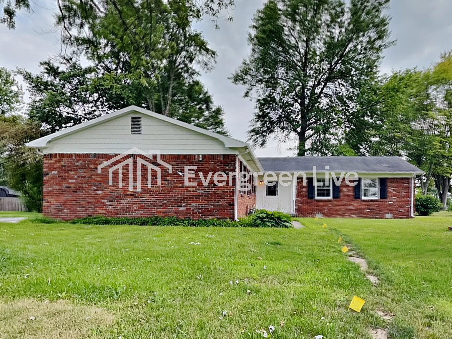 3 bed, 1.5 bath, 1632 sqft, $1,845 — Photo 1