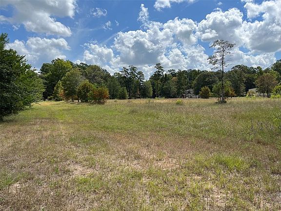 3rd image of 17960 Country Place Dr