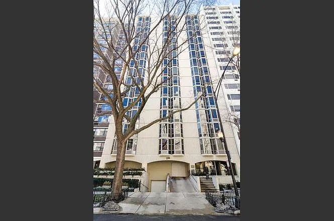 Building Photo - 1340 N Dearborn St #9C