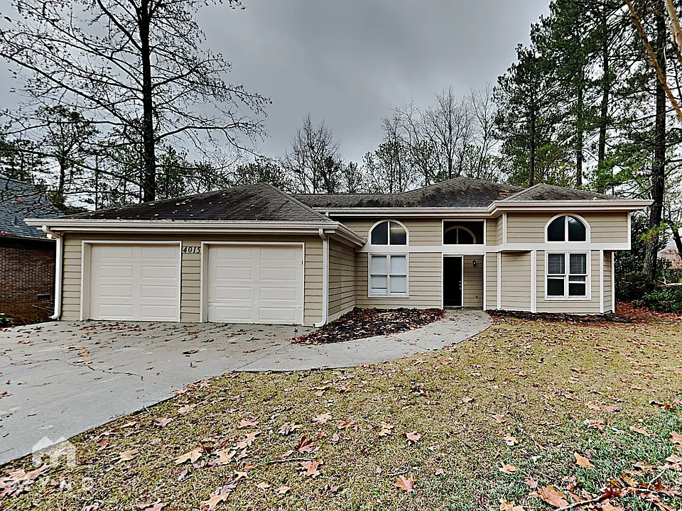 4015 Golfview Dr