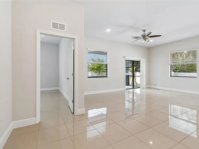 2311 W Aileen St — Photo 20