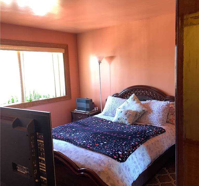 2nd image of 410 Wyona St