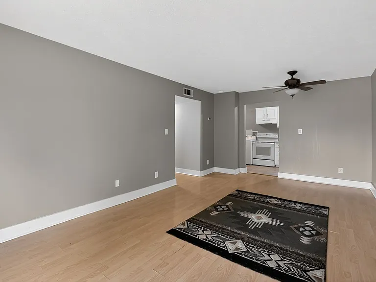 726 Zorn Ave #5 — Photo 2