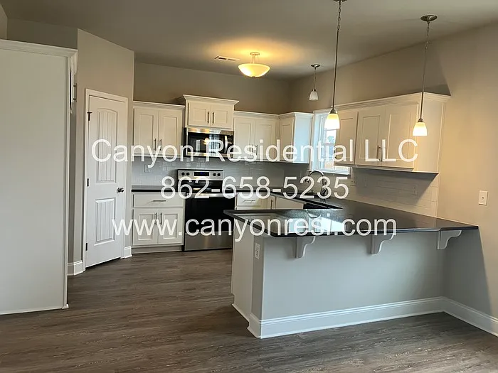 4 bed, 2.5 bath, 2143 sqft, $1,945 — Photo 3