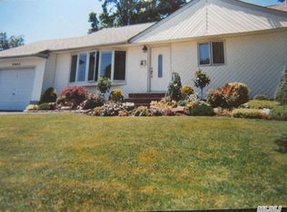 2860 Lindale St, Wantagh, NY 11793
