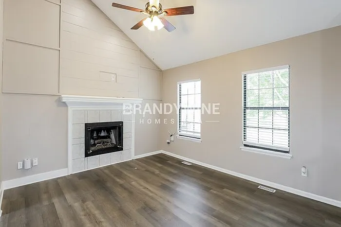 521 SE Onyx Dr — Photo 3