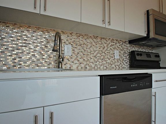 4th image of 153 Essex St #6CC