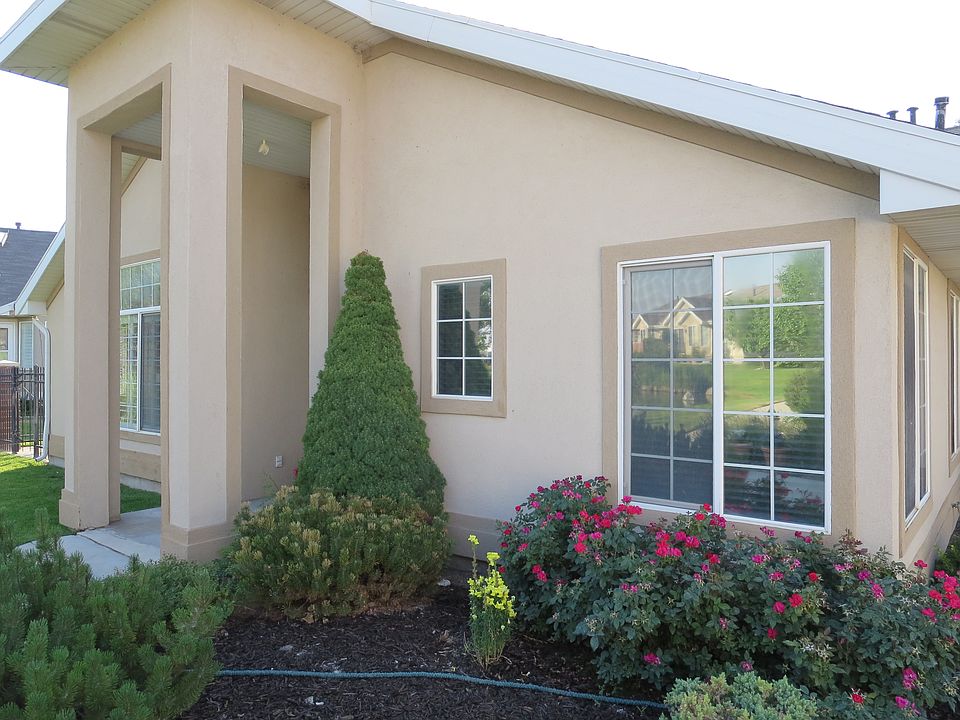 1st image of 352 E Pavilion Cir