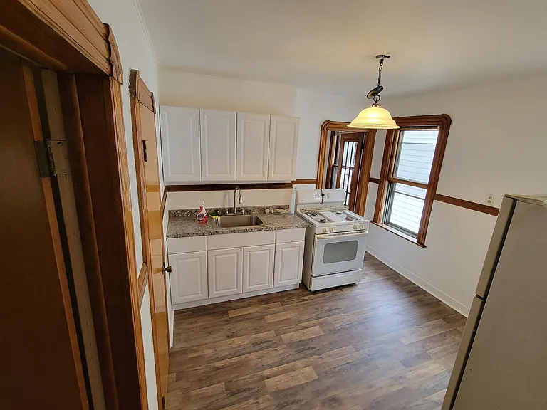 19 Ingersoll Ave #2 — Photo 6