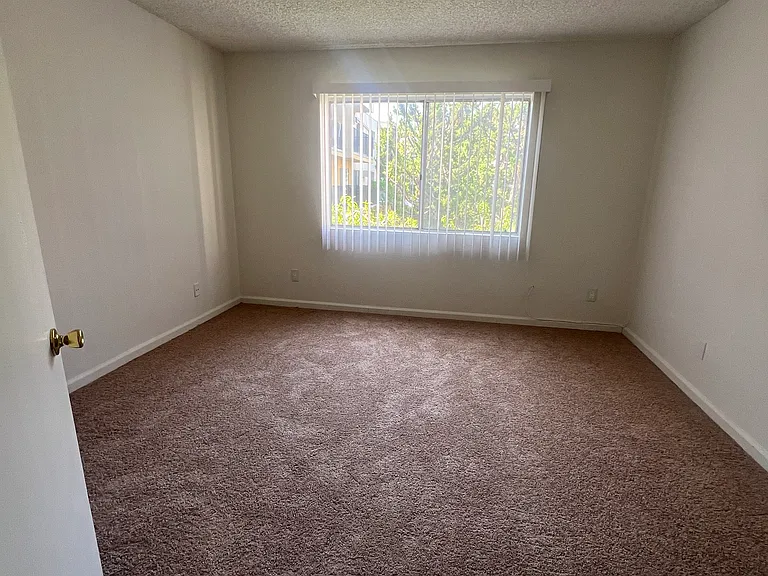 Lennox Lanai Apartments — Photo 16
