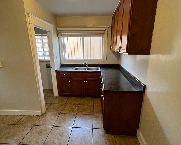 1349 W 49th St — Photo 21