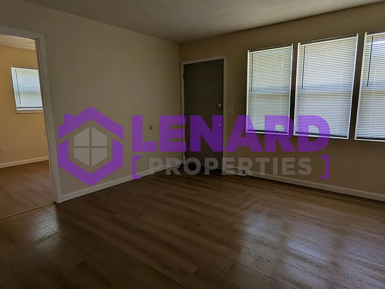 2224 N Clifton Ave — Photo 3