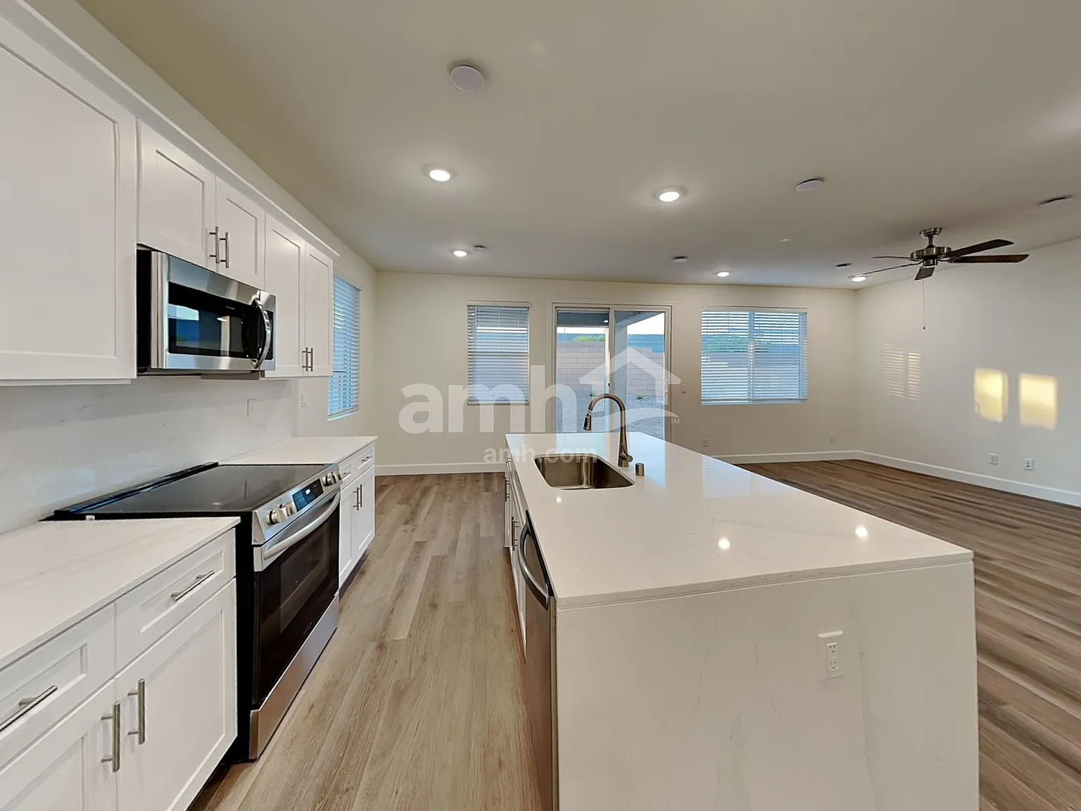 3 bed, 2.5 bath, 1808 sqft, $2,410 — Photo 3