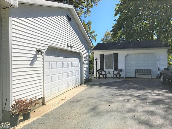 2nd image of 350 Cedar St