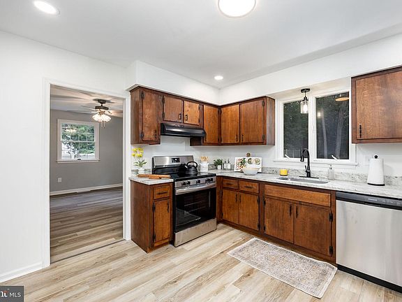 5th image of 31939 Downing Rd