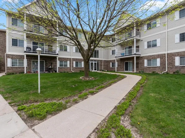 140 West Commerce BOULEVARD #201, Slinger, WI 53086