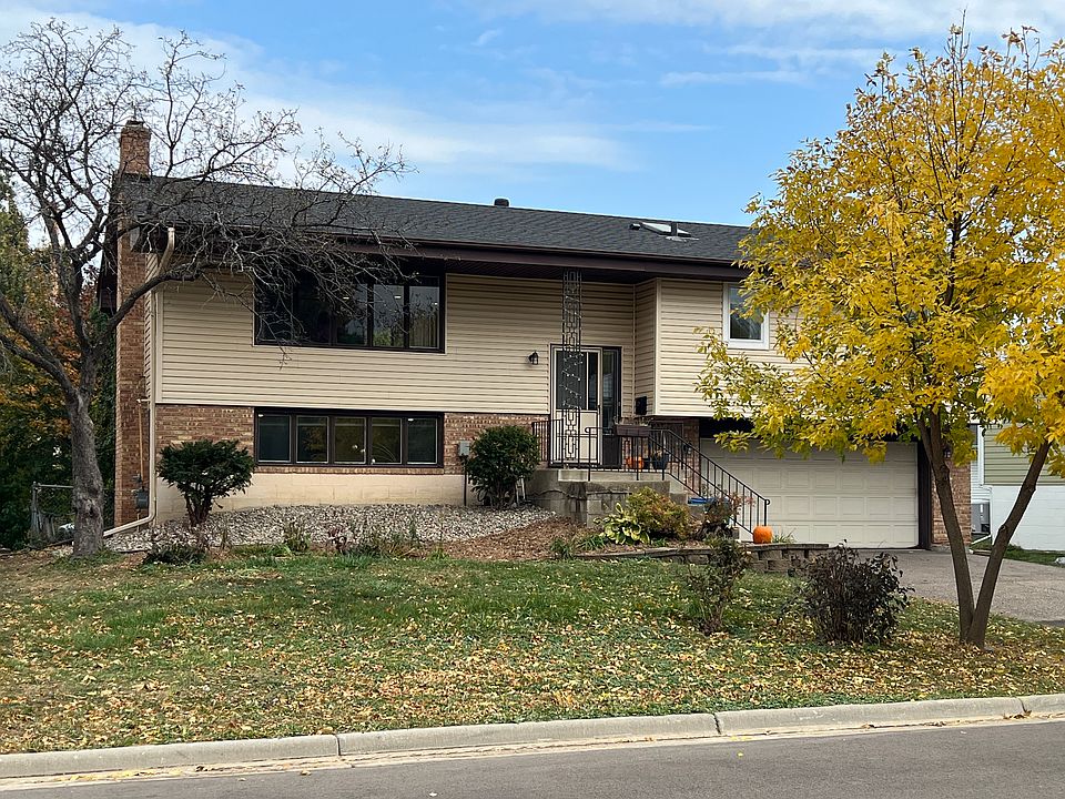 Spacious SLP split level on a quiet street.